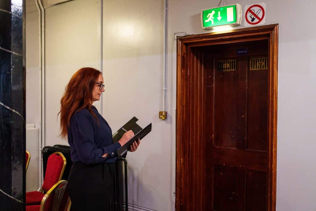 fire door check in commercial building to keep maintenance compliance up to date